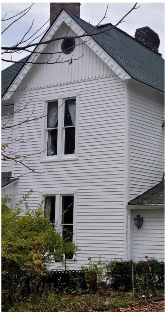 Historic home after a full exterior repaint in Knoxville, Tennessee